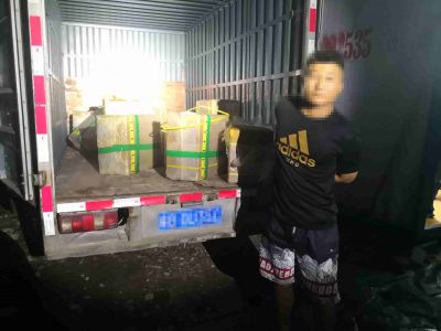 鱼塘隐藏制售假烟窝点广州番禺警方抓获5人
